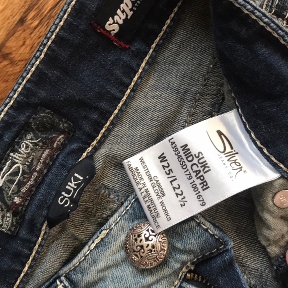 Silver denim capris size 25 - Picture 2 of 2